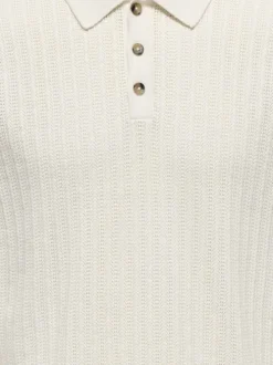 Polo écru uni en coton mélangé avec une coupe droite et un col à revers