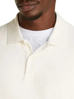 Polo écru uni en coton mélangé fermé par deux boutons avec une coupe ajustée