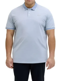 Polo en bleu ciel uni avec une coupe droite et un col boutonné