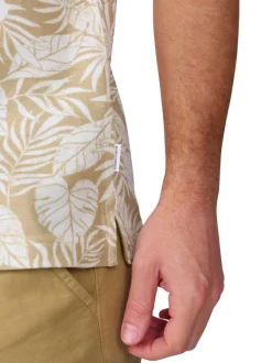 Polo en coton biologique beige à coupe droite pourvu d'un col boutonné
