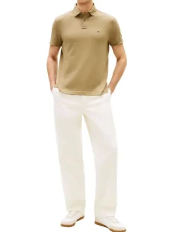 Polo en coton biologique beige à coupe droite pourvu d'un col à revers