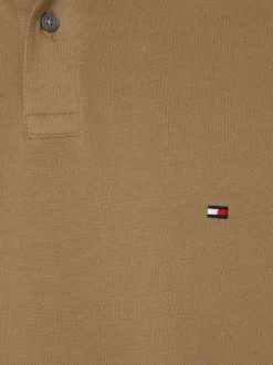 Polo en coton biologique beige à coupe droite pourvu d'un col à revers