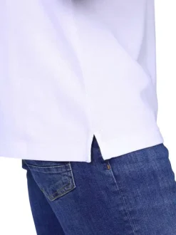 Polo en coton biologique blanc uni avec une coupe droite et un col boutonné