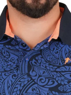 Polo en coton biologique bleu imprimé pourvu d'un col boutonné