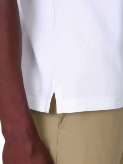 Polo en coton biologique écru uni avec une coupe droite et un col boutonné