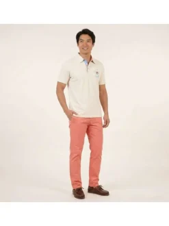 Polo en coton biologique écru uni pourvu d'une coupe droite et d'un col boutonné