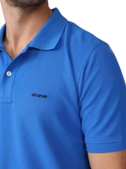 Polo en coton biologique indigo uni avec une coupe droite et un col à revers