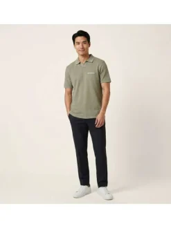 Polo en coton biologique kaki uni avec une coupe droite et un col boutonné