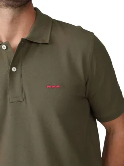 Polo en coton biologique kaki uni avec une coupe droite et un col à revers