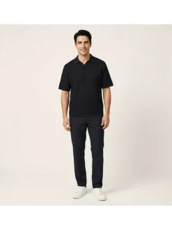Polo en coton biologique noir à coupe droite pourvu d'un col à revers