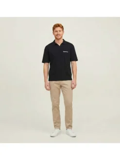Polo en coton biologique noir uni avec une coupe droite et un col à revers