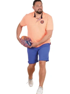 Polo en coton biologique orange uni pourvu d'un col boutonné