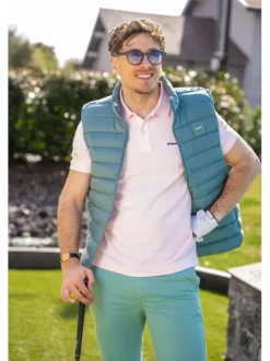 Polo en coton biologique rose uni avec une coupe droite et un col à revers
