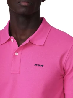 Polo en coton biologique rose uni avec une coupe droite et un col à revers