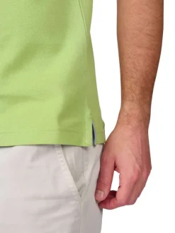 Polo en coton biologique vert uni avec une coupe droite et un col boutonné