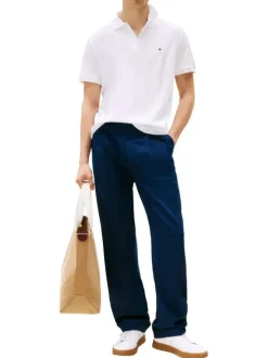 Polo en coton blanc avec un col à rabats et des manches courtes