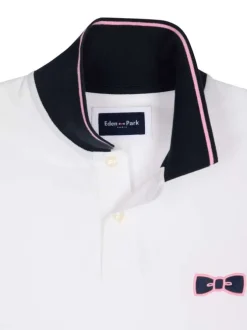 Polo en coton blanc uni avec une coupe droite et un col à revers boutonné
