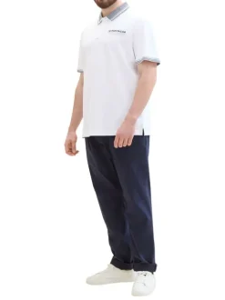 Polo en coton blanc uni coupe droite avec un col français et nom de la marque
