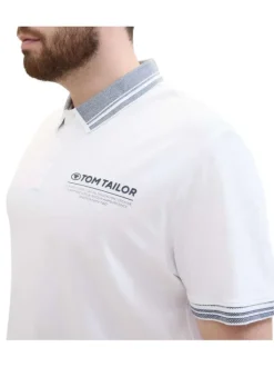 Polo en coton blanc uni coupe droite avec un col français et nom de la marque