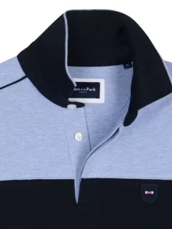 Polo en coton bleu avec une coupe droite et un col à revers avec boutons