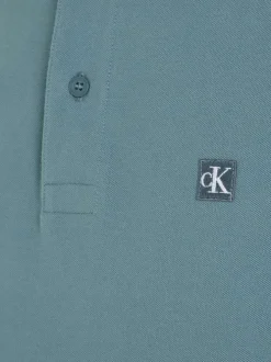 Polo en coton bleu avec une coupe droite un col boutonné et logo à la poitrine