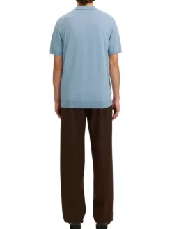 Polo en coton bleu uni avec une coupe droite et un col boutonné