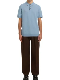 Polo en coton bleu uni avec une coupe droite et un col boutonné