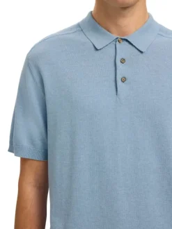 Polo en coton bleu uni avec une coupe droite et un col boutonné