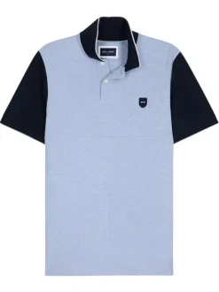 Polo en coton bleu uni avec une coupe droite et un col à revers