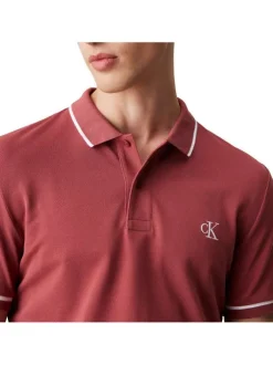 Polo en coton brique uni avec une coupe droite à col français