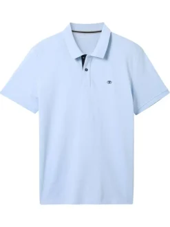 Polo en coton ciel uni avec une coupe droite et un col boutonné