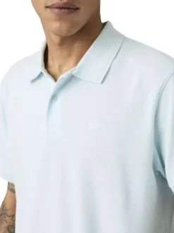 Polo en coton ciel uni avec une coupe droite et un col boutonné
