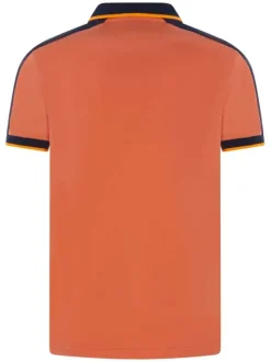 Polo en coton corail uni avec une coupe droite et une fermeture boutonnée