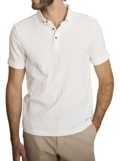 Polo en coton écru à coupe droite pourvu d'un col à revers boutonné
