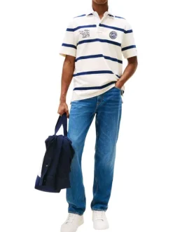 Polo en coton écru rayé avec un col boutonné et des manches courtes