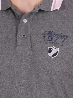 Polo en coton gris uni pourvu d'une coupe droite et d'un col boutonné