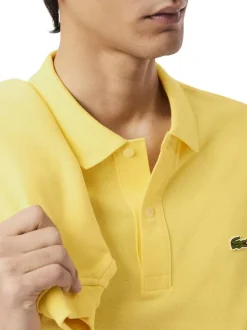 Polo en coton jaune à coupe droite pourvu d'un col à revers boutonné