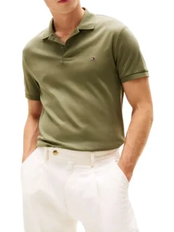 Polo en coton kaki avec un col boutonné et des manches courtes
