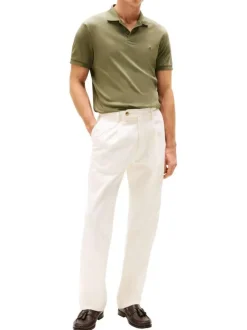 Polo en coton kaki avec un col boutonné et des manches courtes