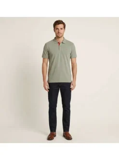 Polo en coton kaki uni avec une coupe droite et un col boutonné
