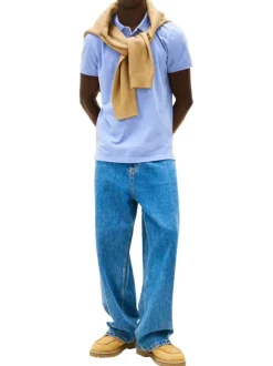 Polo en coton lavande uni avec une coupe droite et un col à revers