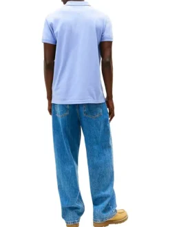 Polo en coton lavande uni avec une coupe droite et un col à revers