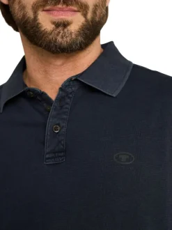 Polo en coton marine uni pourvu d'un col boutonnée et de manches courtes