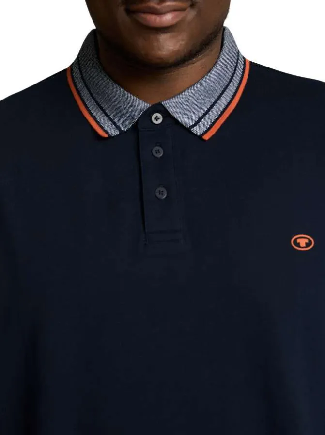 Polo en coton marine uni pourvu d'une coupe droite et d'un col boutonné