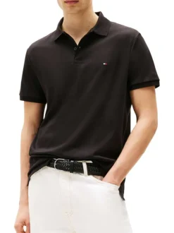 Polo en coton noir avec un col à rabats et des manches courtes