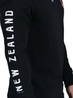 Polo en coton noir en maille piquée avec un col à revers et une coupe droite