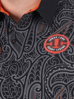 Polo en coton noir à motifs pourvu d'un col boutonné et d'une coupe droite