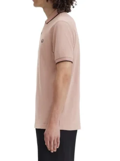 Polo en coton rose uni avec un col à deux boutons roses et une coupe droite