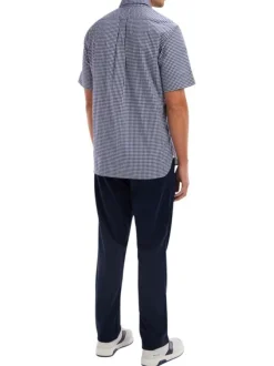 Polo en coton rose uni avec une coupe droite et un col à revers