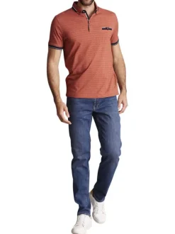 Polo en coton rouille à imprimé minis pois bleus marine et à coupe slim